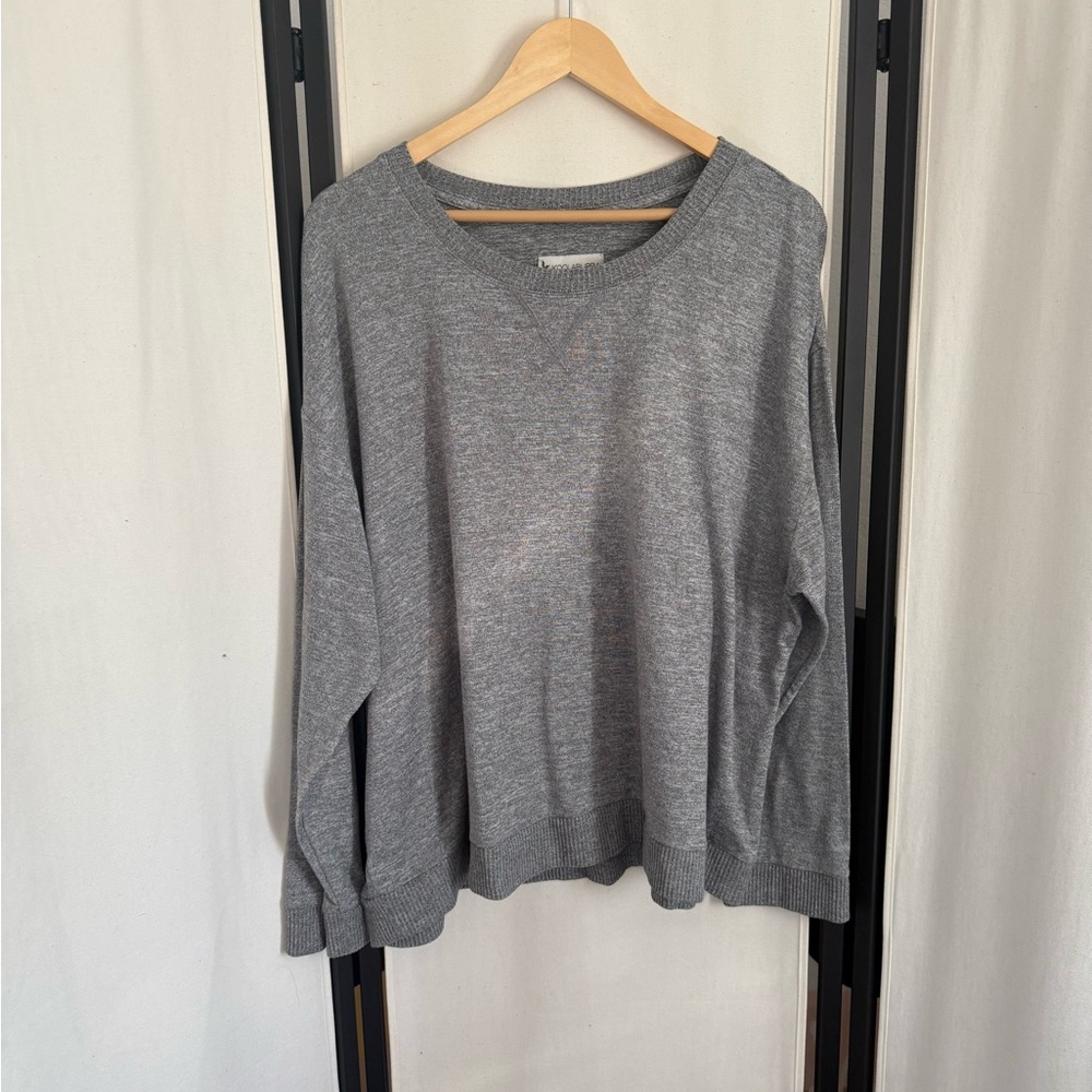 3/$10 Ugg Gray Long Sleeve Sweater